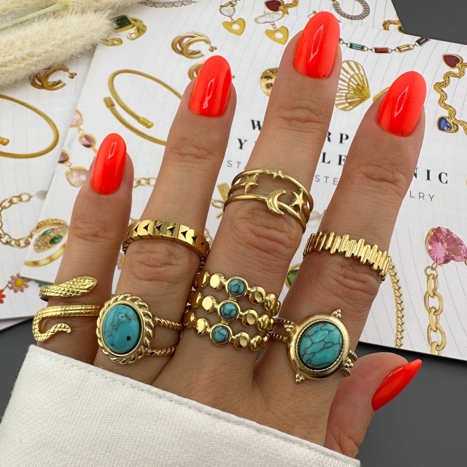 Anillo clásico de acero chapado en oro de 18 quilates