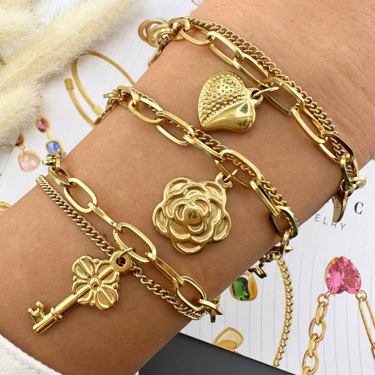 Pulsera Flores en acero inoxidable bañada en oro de 18K,