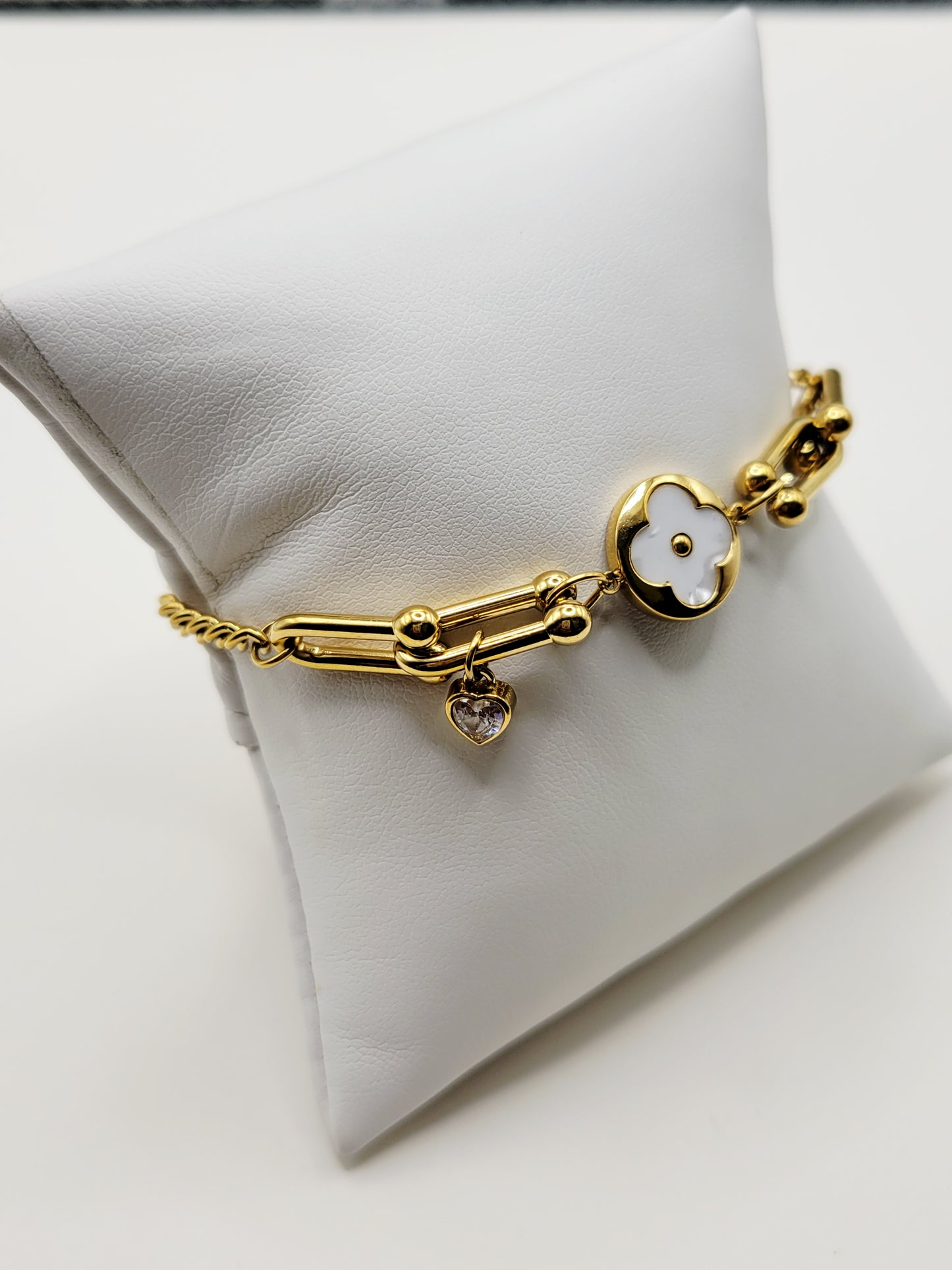 White Clover Paperclip Bracelet – Luxury Waterproof Bracelet