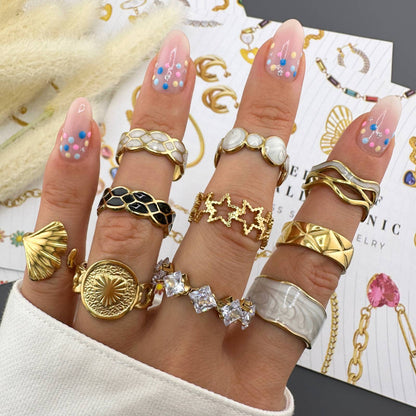 Anillo trío de cabujón de marfil – Oro de 18 quilates