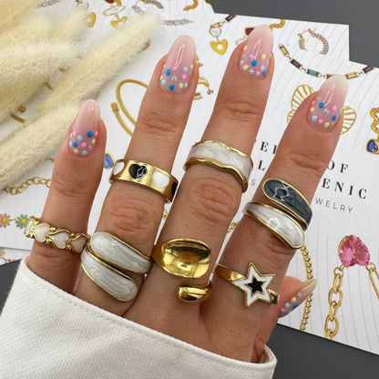 Anillo con cresta de marfil y espiral – Oro de 18 quilates