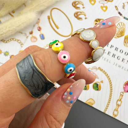 Anillo trío de cabujón de marfil – Oro de 18 quilates