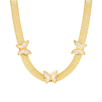 Delicado collar con dije de mariposa en acero chapado en oro de 18 quilates