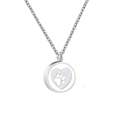 Collar con colgante de recuerdo con estampado de patas