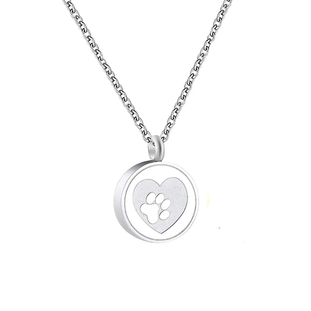 Collar con colgante de recuerdo con estampado de patas