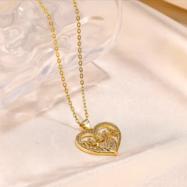 Collar con colgante de corazón MAMA en circonita chapada en oro - Regalo del Día de la Madre