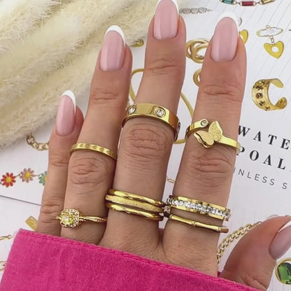 Flutter Charm Butterfly Ring – 18K Gold