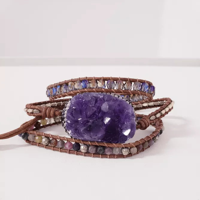 Pulsera cruzada de cuero con cuentas de amatista druzy